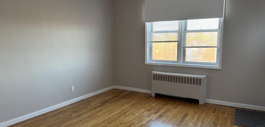 Large 1 Bedroom Co-op BRONXVILLE/Yonkers BORDER