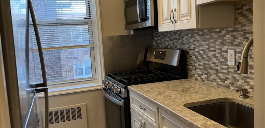 Large 1 Bedroom Co-op BRONXVILLE/Yonkers BORDER