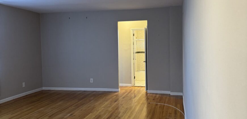 Large 1 Bedroom Co-op BRONXVILLE/Yonkers BORDER